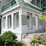 Allika Holiday House 펜션 *