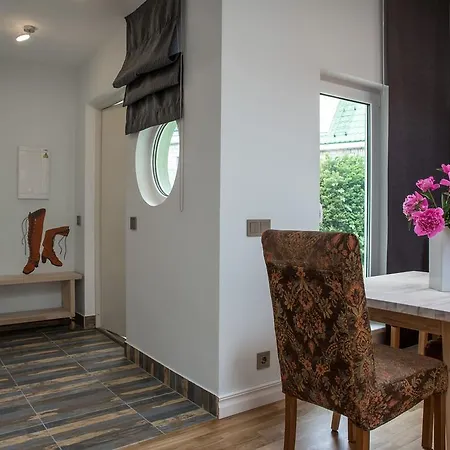 Semesterbostad Allika House *